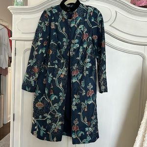 Absolutely beautiful light weight dress coat.